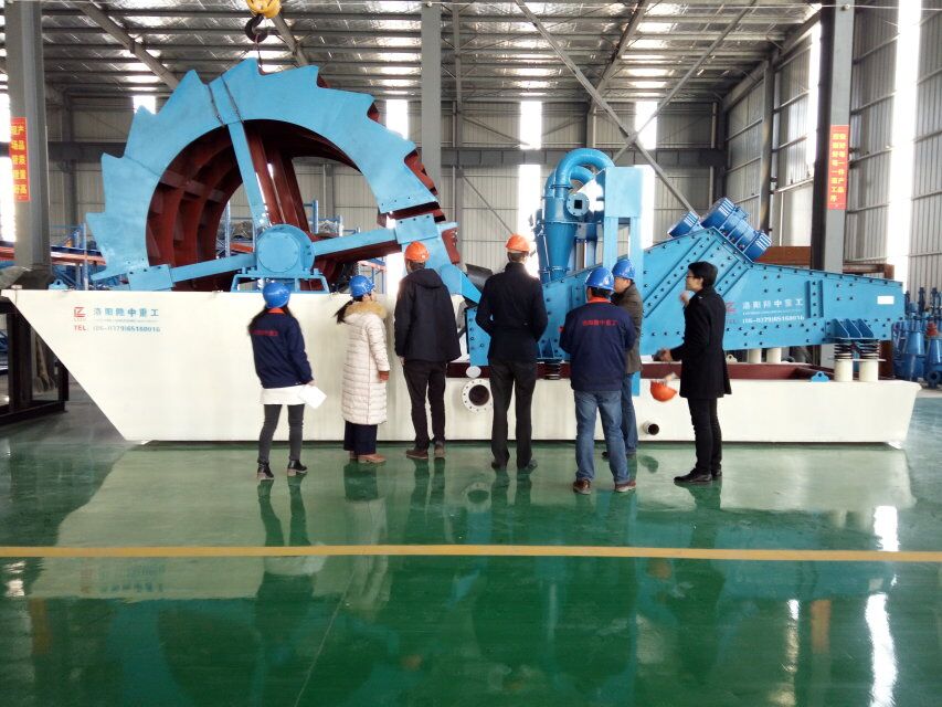 澳大利亞客戶到隆中重工現(xiàn)場實(shí)地考察